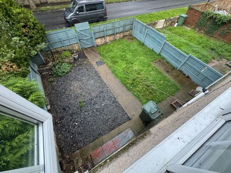 3 bedroom terraced house to rent - Photo 2