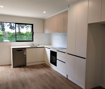 3 Bdrm Townhouse with 1 Car Park - Photo 1