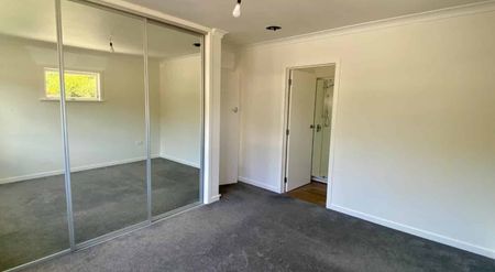 Close to town - Photo 2