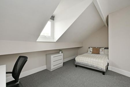 4 bedroom terraced house to rent - Photo 2
