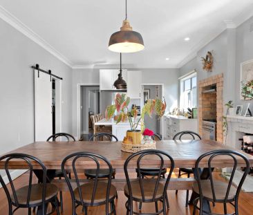 “Perfect Family Home” - Photo 6