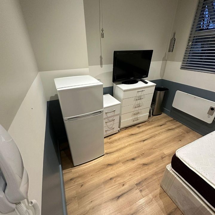 Room in a Shared Flat, Vectis Road, SW17 - Photo 1