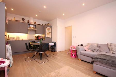 2 bedroom apartment to rent - Photo 3