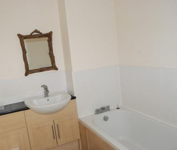 2 bedroom semi-detached house to rent - Photo 3