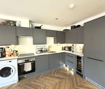 1 bedroom in a flat share to rent - Photo 5