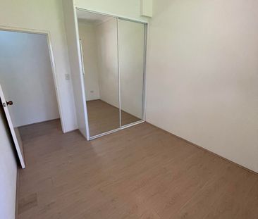 Modern Townhouse in the Heart of Dulwich Hill ! - Photo 1