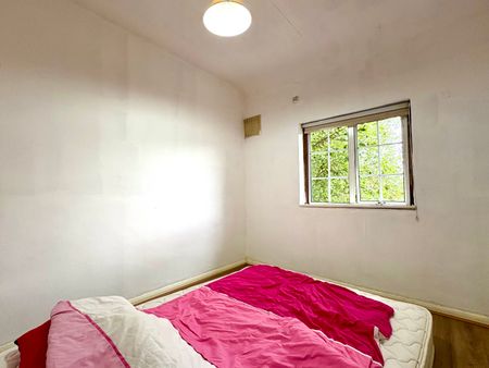 Almond Avenue , West Drayton - Photo 2