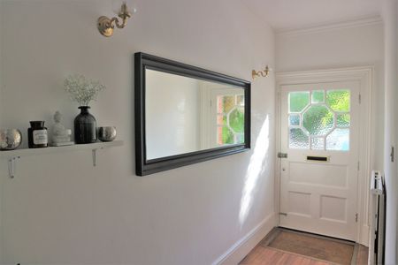 1 Bed Maisonette, Eden Road, CR0 - Photo 2
