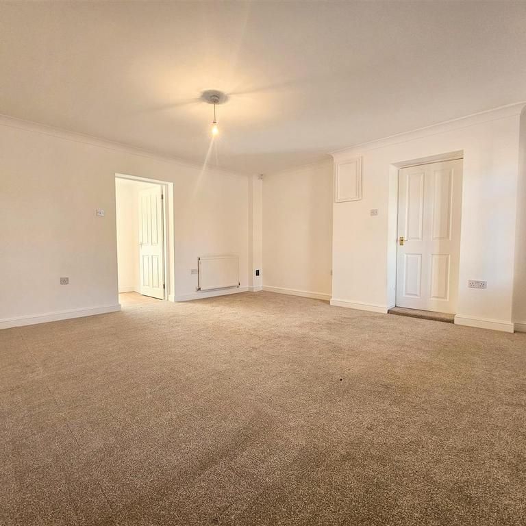 4 bedroom detached house to rent - Photo 1