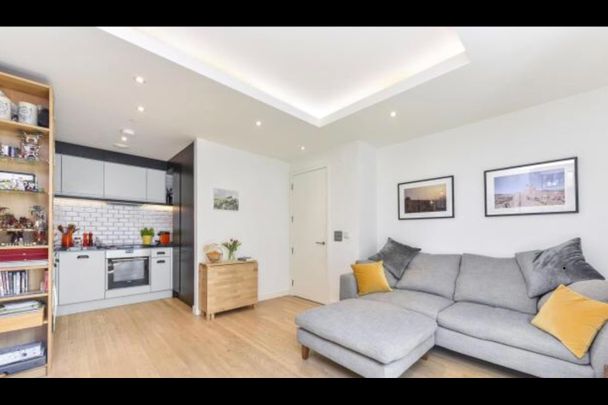 2 Bed Flat, Park Vista Tower, E1W - Photo 1