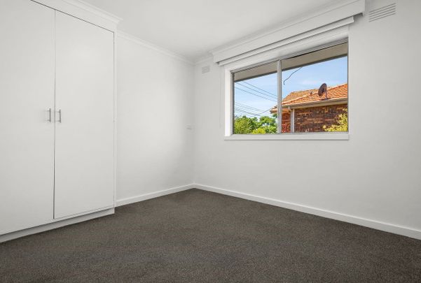 A STYLISH ABODE IN A DREAM LOCATION-6 MONTH LEASE ONLY - Photo 1