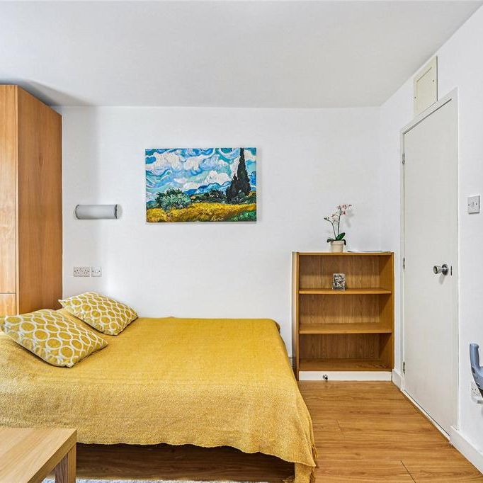 Studio to rent - Photo 1