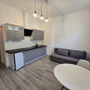 Do wynajęcia mieszkanie przy Placu Niepodległości. - Photo 2
