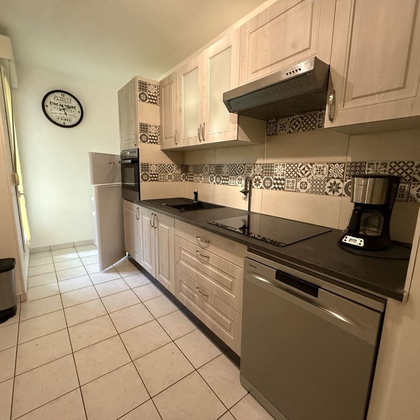 Apt T2 meublé et équipé avec terrasse et stationnement, secteur St Rémy, disponible le 1 janvier 2026 - Photo 1