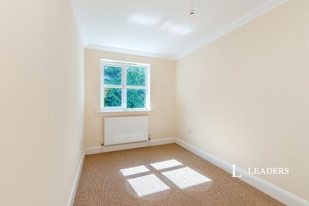 4 bedroom detached house to rent - Photo 3
