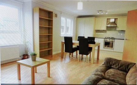 To Let 2 Bed Flat - Photo 3