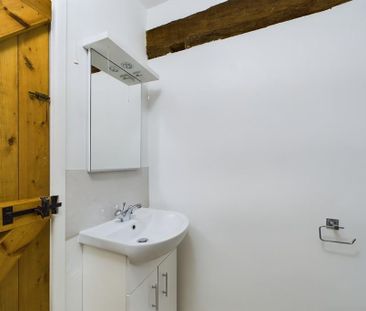 1 bedroom barn conversion to rent - Photo 1