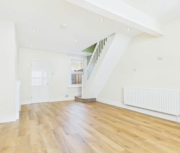 Terraced House to rent on - Photo 4