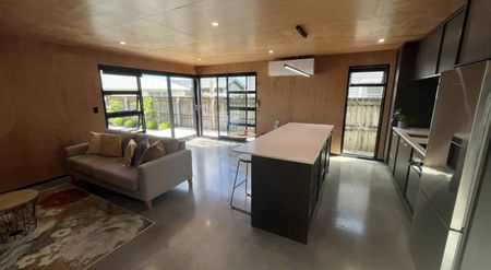 Fully Furnished Three bedroom home - Photo 5