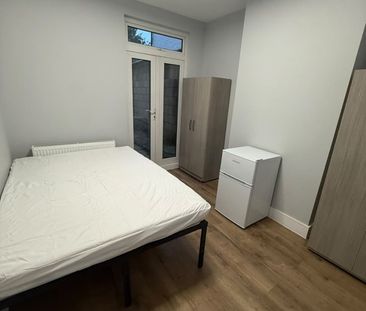 Room in a Shared House, Holmewood Road, SE25 - Photo 4