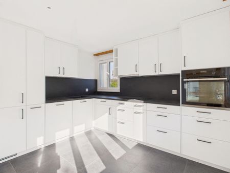 Newly renovated 4.5-room apartment in Flawil - Photo 5