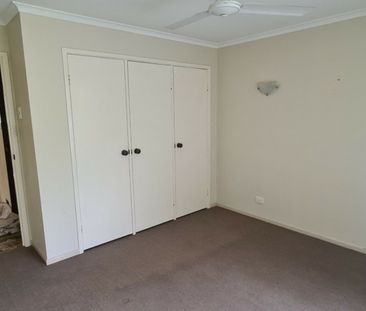 5 Lanchester Street, Stafford Heights QLD, Belconnen - Photo 5