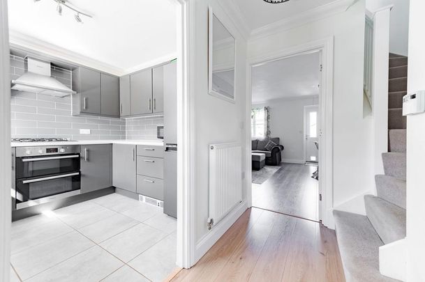 3 bedroom end of terrace house to rent - Photo 1