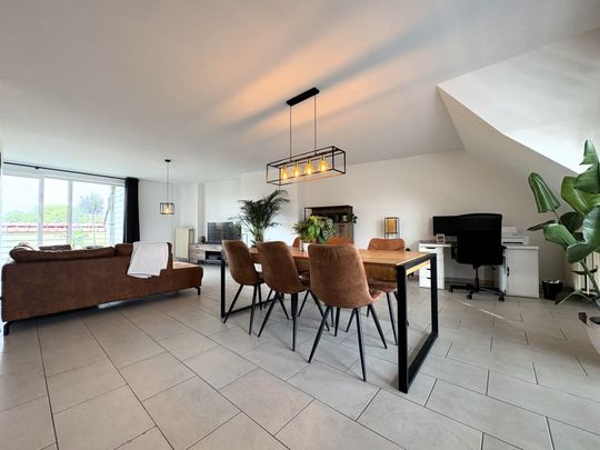 Ruim appartement met 2 slaapkamers en garage - Photo 1