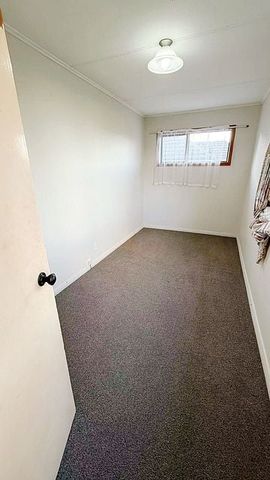 Charming 3BR Home in Mount Roskill - Photo 5