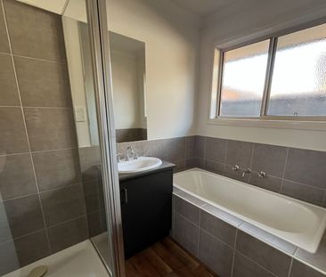 Family-Friendly 3 Bedroom Home in Red Cliffs - Photo 6
