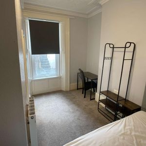 1 bedroom ground floor flat to rent - Photo 2