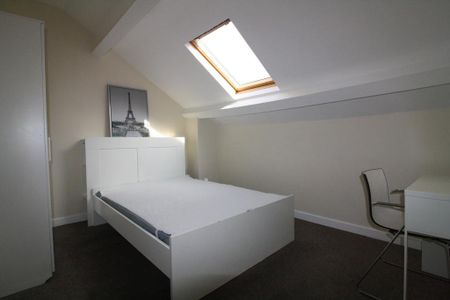 1 bedroom in a flat share to rent - Photo 4