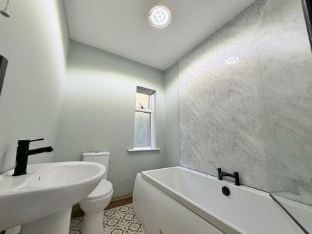 2 bedroom end of terrace house to rent - Photo 4