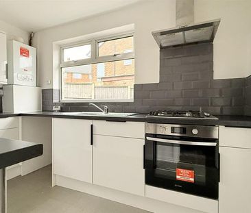 3 bedroom semi-detached house to rent - Photo 6