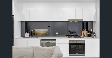 Modern One-Bedroom Apartment with Balcony – Walk to Everything! - Photo 3