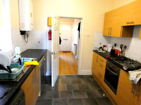 5 bedroom semi-detached house to rent - Photo 3