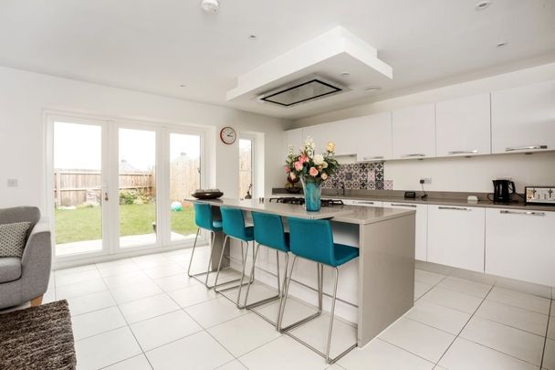 5 bedroom detached house to rent - Photo 1