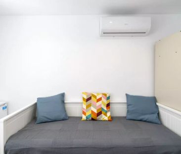 Double bed in Room in a shared 4-bedroom apartment for rent in La C... - Photo 2