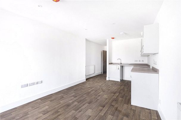 London Road, Thornton Heath, CR7 6AW - Photo 1