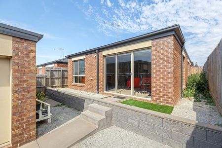 Spacious and Bright 3-Bedroom Home in Epping - Photo 2