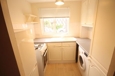 Aldenham Drive, Uxbridge, UB8 - Photo 4