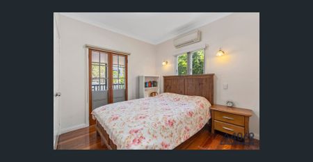 Spacious Family Home in Prime Indooroopilly Location – Versatile Dual-Living Layout - Photo 4