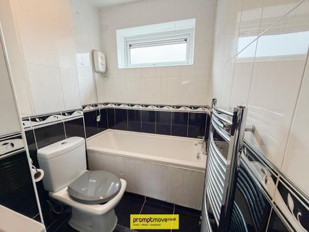 2 bedroom flat to rent - Photo 2