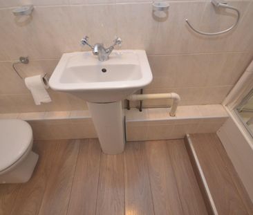 1 bedroom Flat To Let - Photo 4