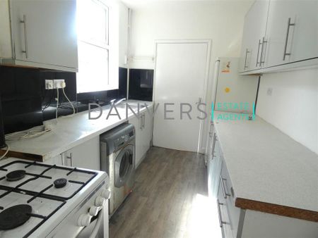 4 bedroom terraced house to rent - Photo 5