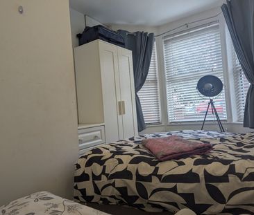 Room in a Shared Flat, Darwin Road, W5 - Photo 3