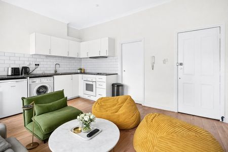 1 Bed Flat, North Gower Street, NW1 - Photo 2