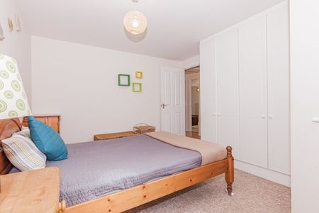 Bennett Crescent, Cowley - Photo 2