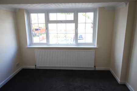 5 bedroom semi-detached house to rent - Photo 4