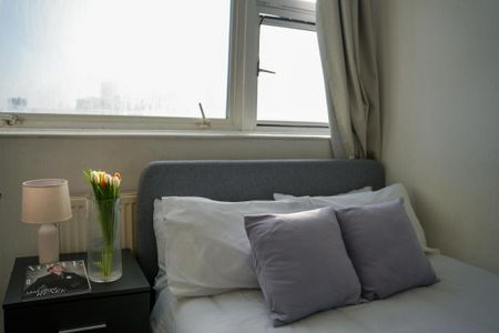 4 bedroom flat to rent - Photo 2